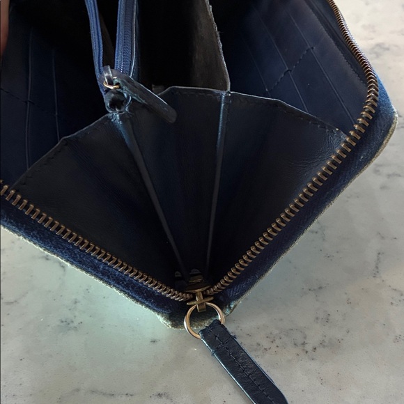 Gucci Light Blue Denim Chevron Wallet with Pearl Logo - Picture 6 of 7